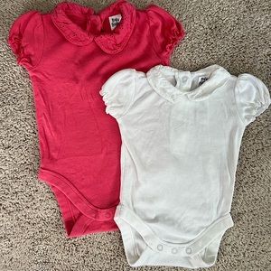 Pair of 2 Baby Boden Onesies - Peter Pan Eyelet Collars and Short sleeves - 0-3M